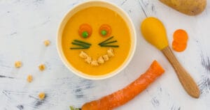 Mit Kindern kochen Rezepte: Karotten Kartoffel Suppe mit witzigem Gesicht
