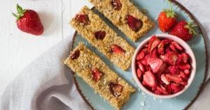 3 Haferflocken Riegel mit Fruchtchips Erdbeere - gesunde Snacks für Kinder