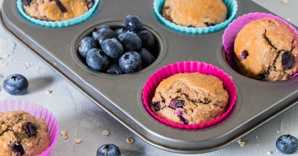 Vegane Rezepte für Kinder: Blaubeermuffins in einer 6er Muffinform (klick, um zum Rezept zu gelangen)