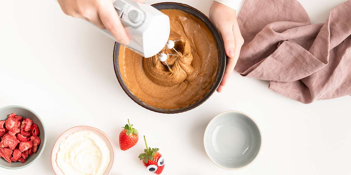 Schneller Kuchen ohne Zucker mit Erdbeer-Topping-Schritt-2