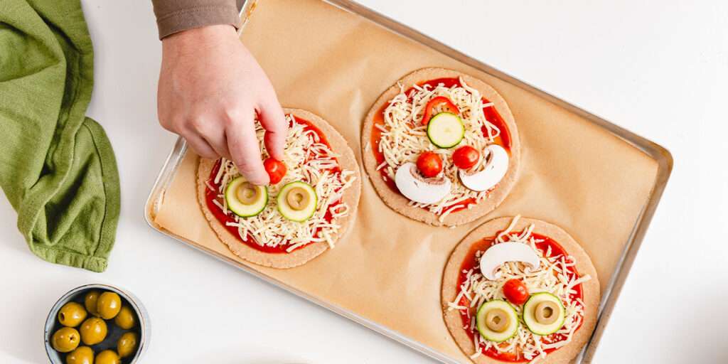 Lustige Mini Pizza für Kinder - Freche Freunde Rezept