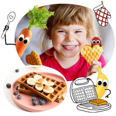 Freche Freunde - Blogbeitrag Waffeln für Kinder - Mädchen steckt frech die Zunge raus und hält Waffeln in Herzform hoch. Karl Karotte und Bob Banane freuen sich, die Waffeln zu backen. Unten rechts sind 2 leckeraussehende Waffeln mit Bananen und Blaubeeren.