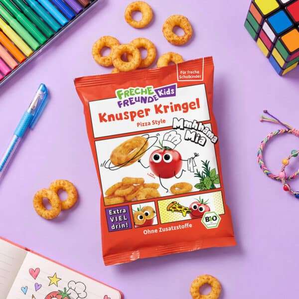 Freche Freunde Kids Knusper Kringel Pizza Style Verpackung auf einem Schreibtisch