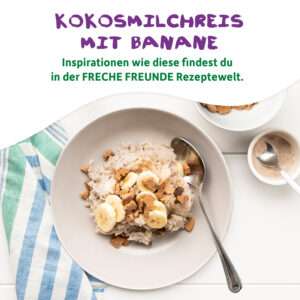 Rezept Kokosmilreis mit Banane angerichtet auf einem Teller, darüber steht: Inspirationen wie diese findest du in der Freche Freunde Rezeptwelt.