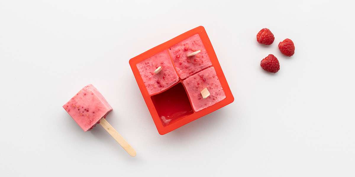Himbeer-Joghurt-Eis-am-Stiel-in Eiswürfelform